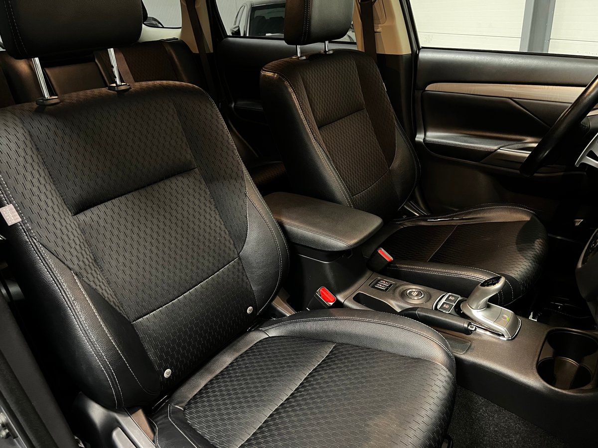 MITSUBISHI Outlander 2.0 PHEV Intense, Hybride Rechargeable Essence/Électricité, Occasion / Utilisé, Automatique - 7
