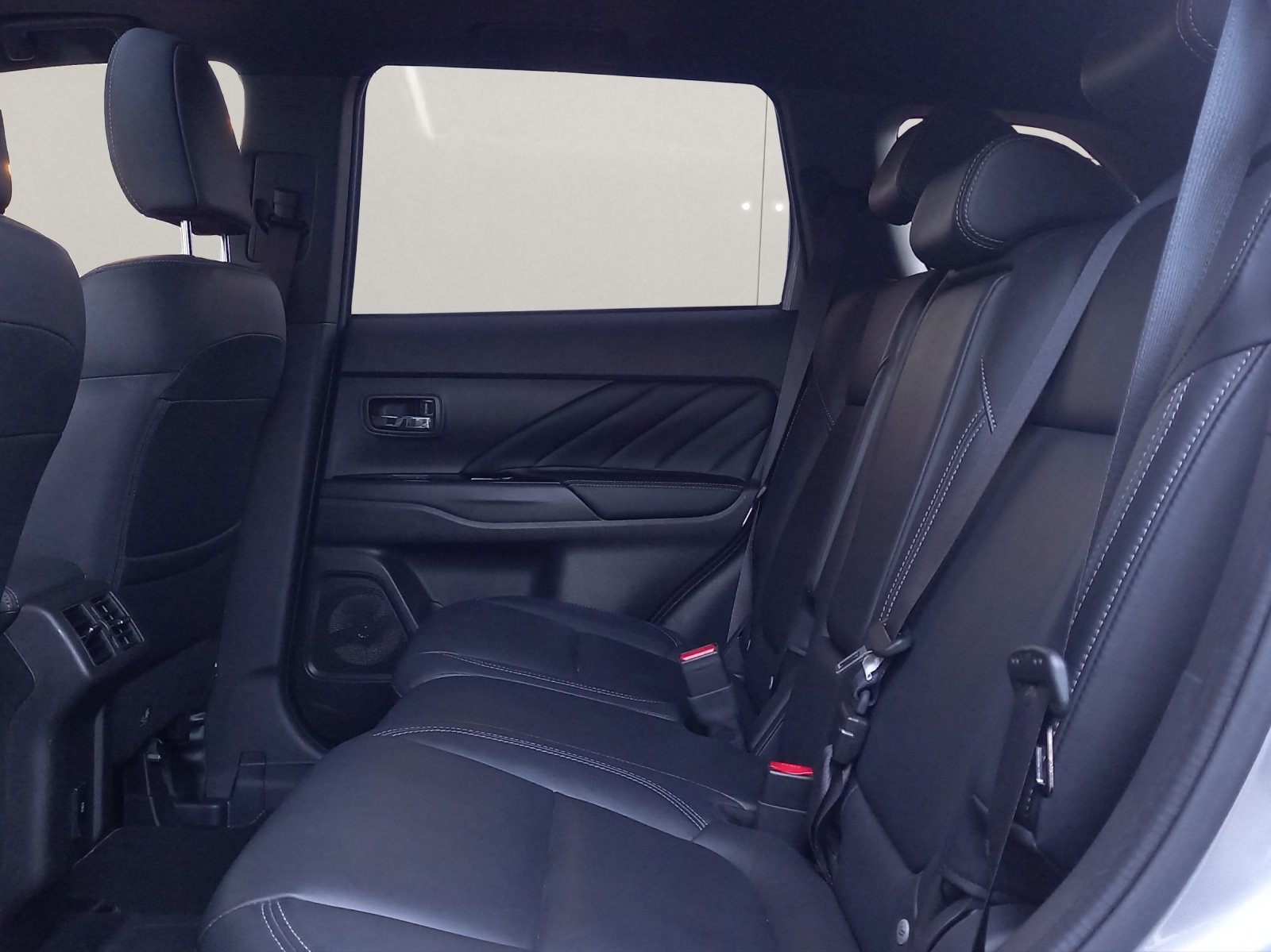 MITSUBISHI Outlander 2.4 PHEV Diamond, Hybride Rechargeable Essence/Électricité, Occasion / Utilisé, Automatique - 6