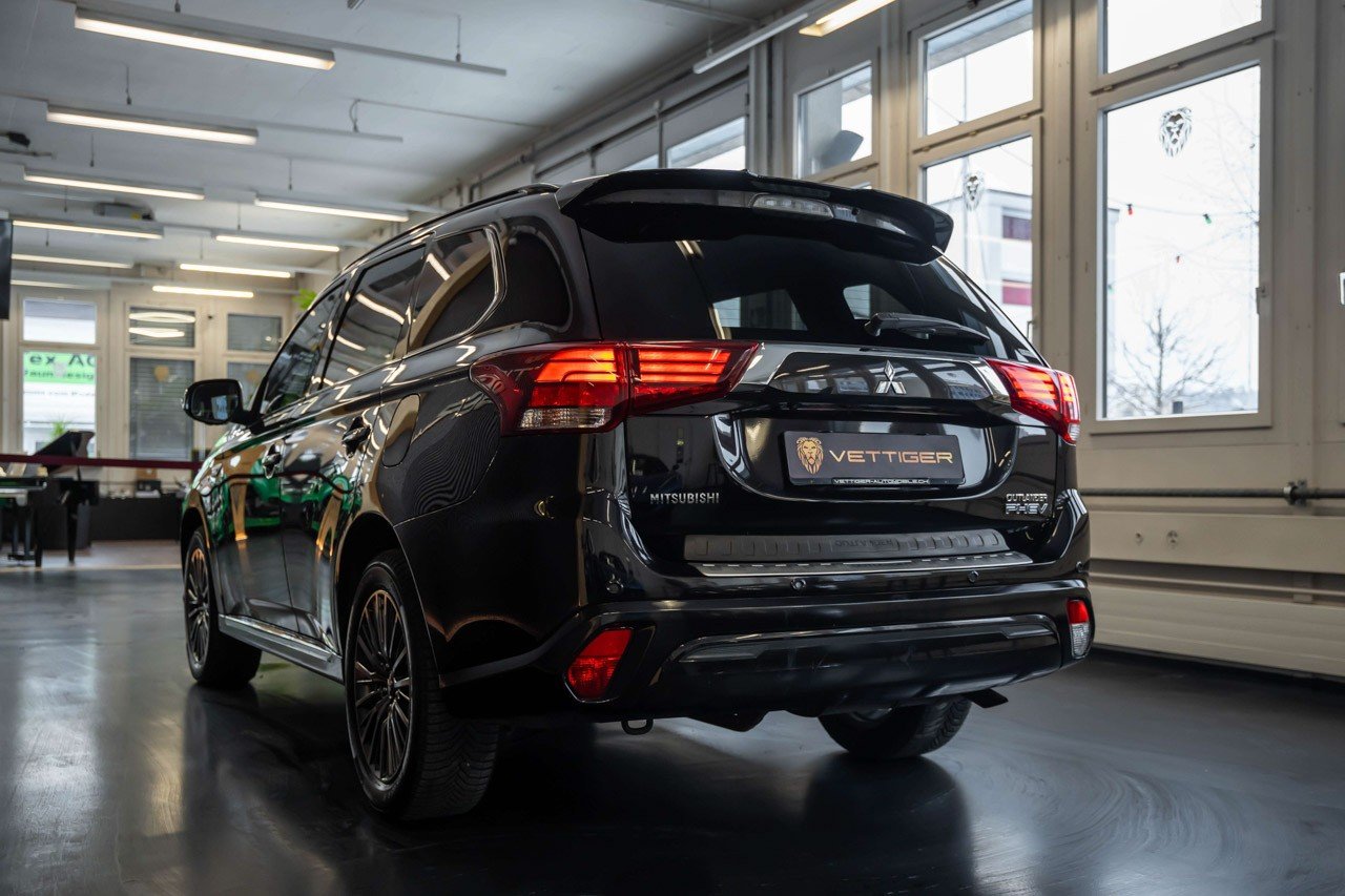 MITSUBISHI Outlander 2.4 PHEV Style 4WD Automatic, Plug-in-Hybrid Benzin/Elektro, Occasion / Gebraucht, Automatik - 3