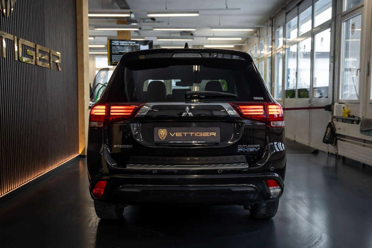 MITSUBISHI Outlander 2.4 PHEV Style 4WD Automatic, Plug-in-Hybrid Benzin/Elektro, Occasion / Gebraucht, Automatik - 4