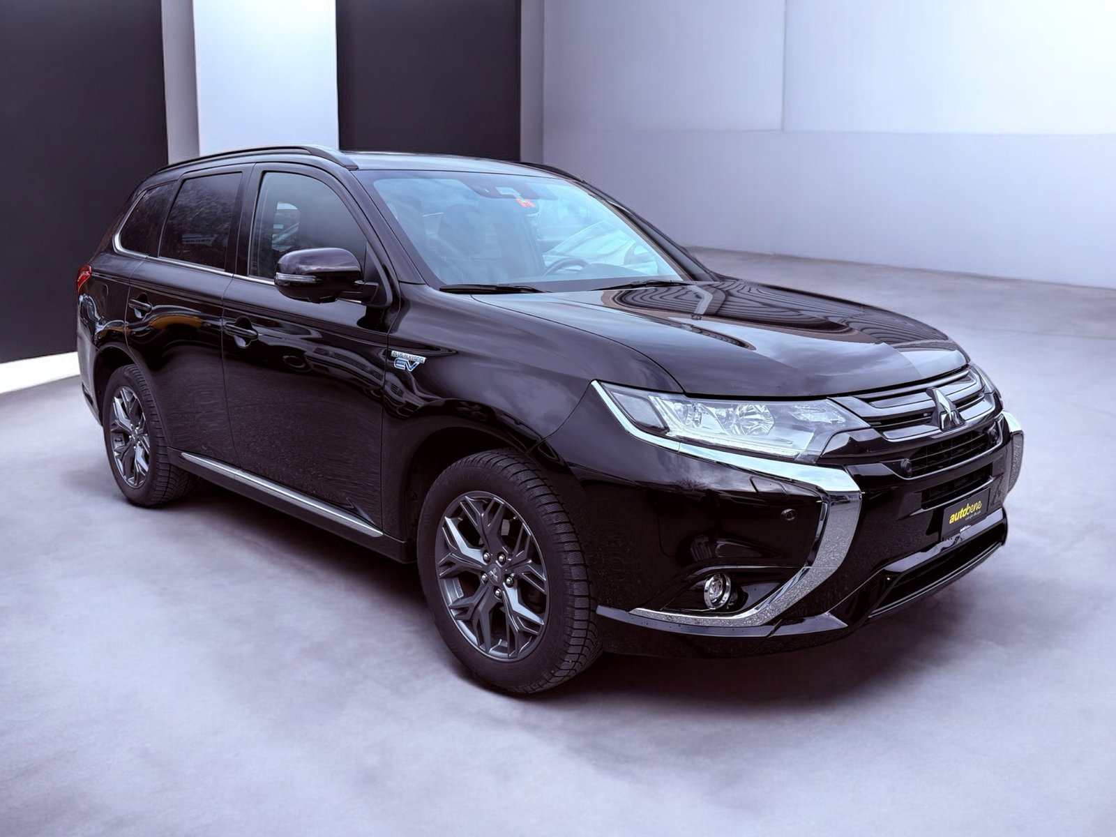 MITSUBISHI Outlander 2.0 PHEV Diamond 4WD Automatic, Plug-in-Hybrid Benzin/Elektro, Occasion / Gebraucht, Automatik - 2