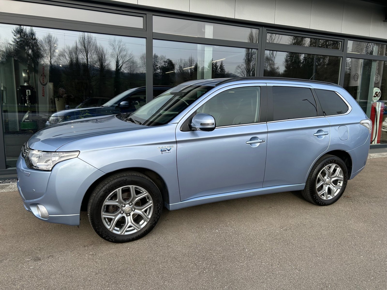 MITSUBISHI Outlander 2.0 PHEV Navigator eAssist, Plug-in-Hybrid Petrol/Electric, Second hand / Used, Automatic - 3