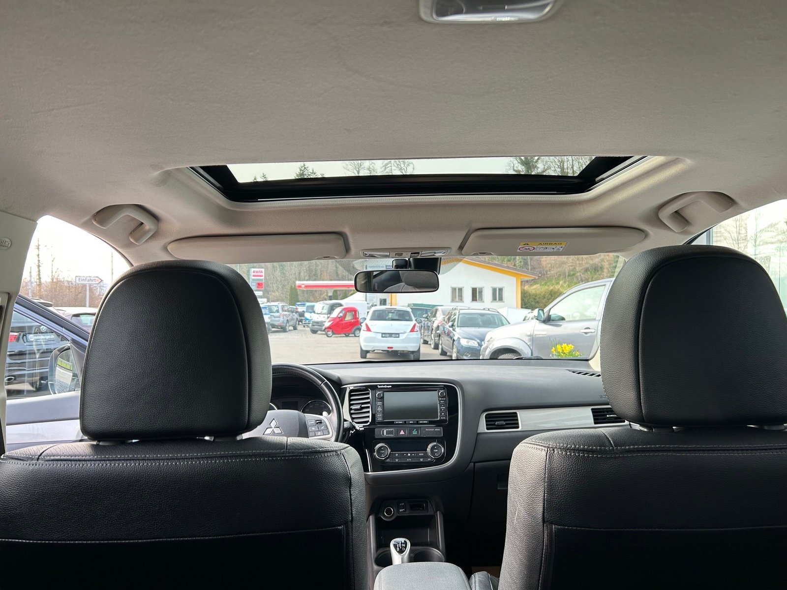 MITSUBISHI Outlander 2.0 PHEV Navigator eAssist, Plug-in-Hybrid Petrol/Electric, Second hand / Used, Automatic - 7