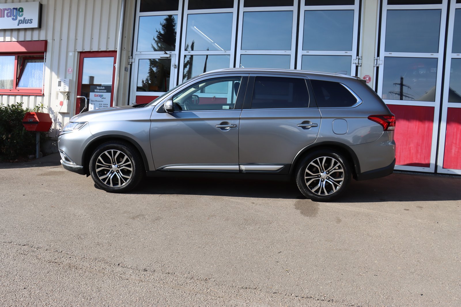 MITSUBISHI Outlander 2.2 DID Diamond 4WD Automatic, Diesel, Occasion / Gebraucht, Automatik - 5