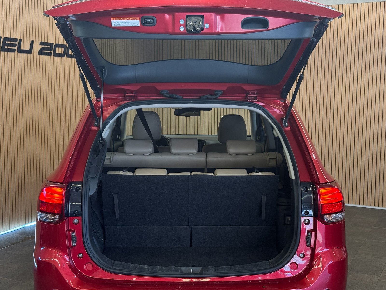 MITSUBISHI Outlander 2.2 DID Diamond Annivers. 4WD Automatic, Diesel, Second hand / Used, Automatic - 6