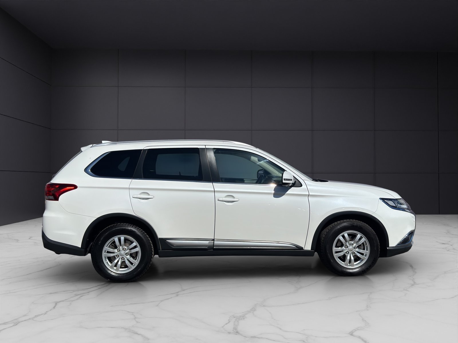 MITSUBISHI Outlander 2.2 DID Diamond 4WD Automatic, Diesel, Occasion / Utilisé, Automatique - 7