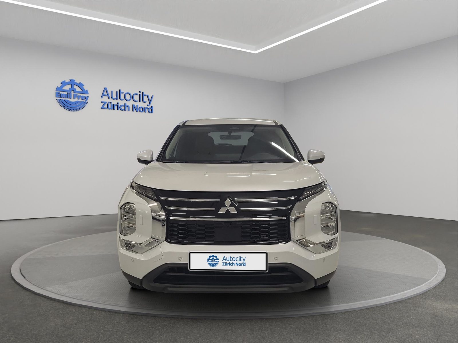 MITSUBISHI Outlander 2.4 PHEV Invite 4x4, Plug-in-Hybrid Benzin/Elektro, Occasion / Gebraucht, Automatik - 2