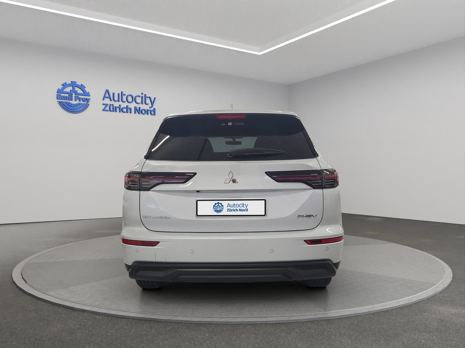 MITSUBISHI Outlander 2.4 PHEV Invite 4x4, Plug-in-Hybrid Benzin/Elektro, Occasion / Gebraucht, Automatik - 4