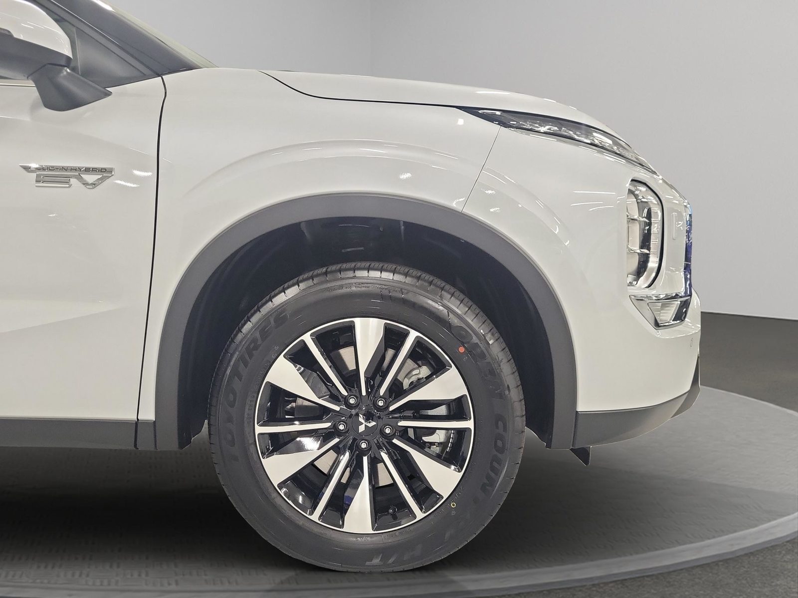MITSUBISHI Outlander 2.4 PHEV Invite 4x4, Plug-in-Hybrid Benzin/Elektro, Occasion / Gebraucht, Automatik - 6