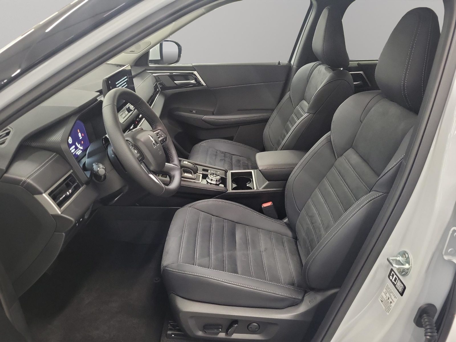 MITSUBISHI Outlander 2.4 PHEV Invite 4x4, Plug-in-Hybrid Benzin/Elektro, Occasion / Gebraucht, Automatik - 7