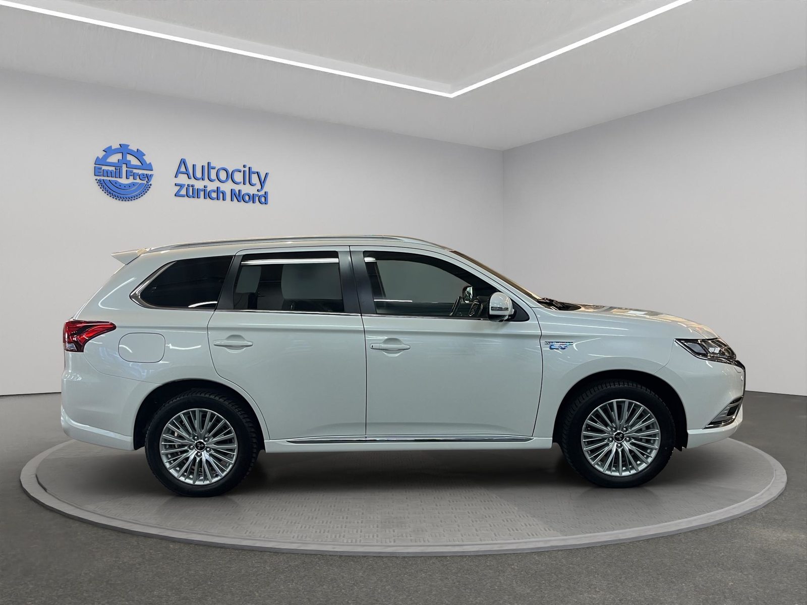 MITSUBISHI Outlander 2.4 PHEV Diamond, Hybride Rechargeable Essence/Électricité, Occasion / Utilisé, Automatique - 5