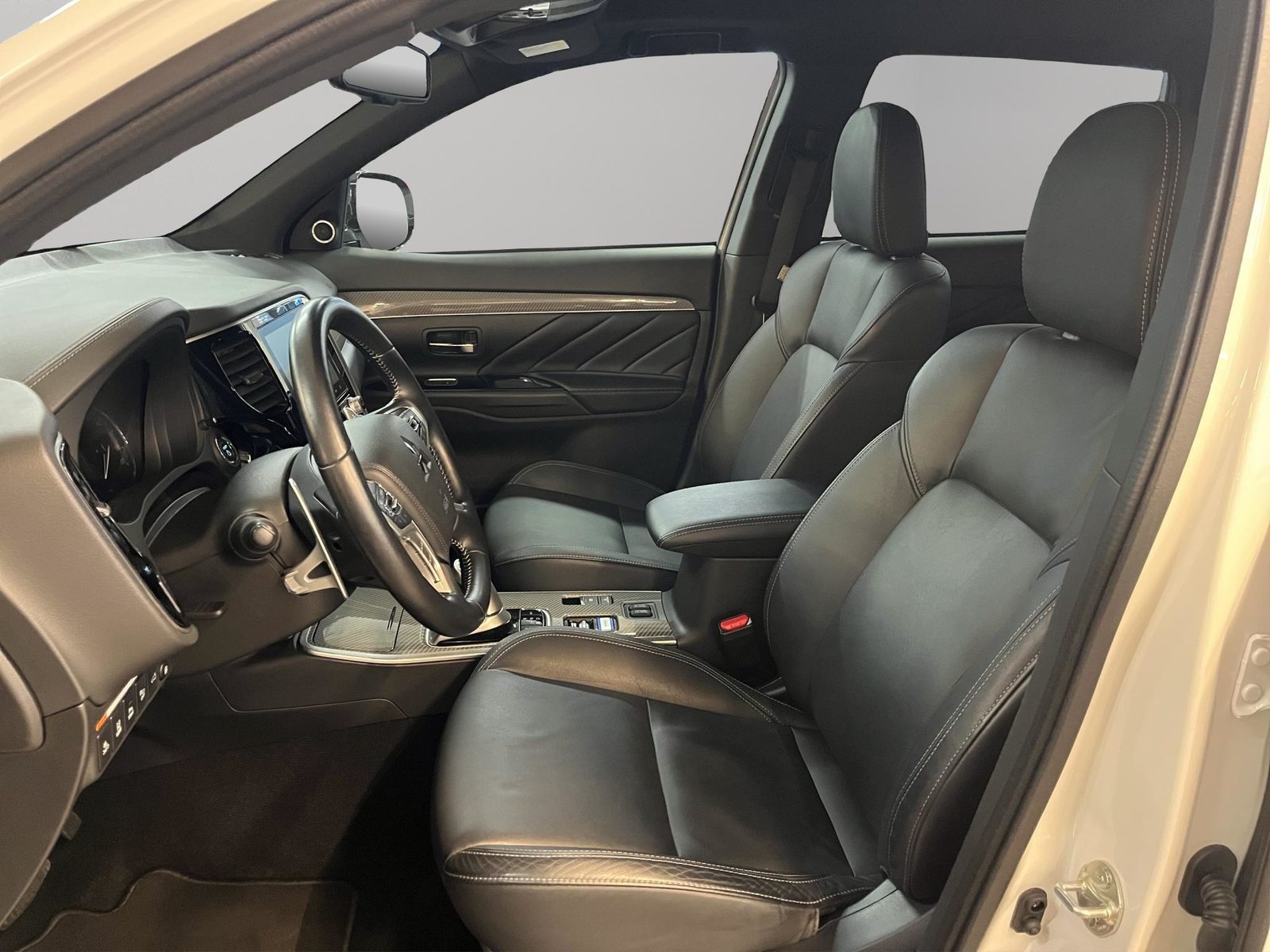 MITSUBISHI Outlander 2.4 PHEV Diamond, Hybride Rechargeable Essence/Électricité, Occasion / Utilisé, Automatique - 7