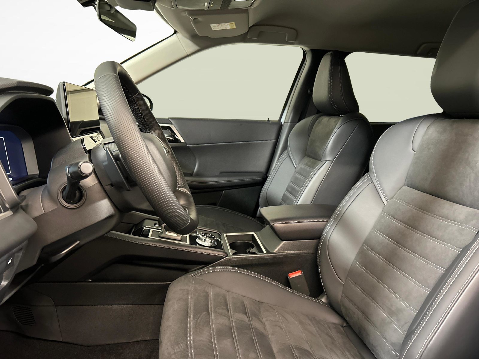 MITSUBISHI Outlander 2.4 PHEV Intense 4x4, Plug-in-Hybrid Benzin/Elektro, Occasion / Gebraucht, Automatik - 3