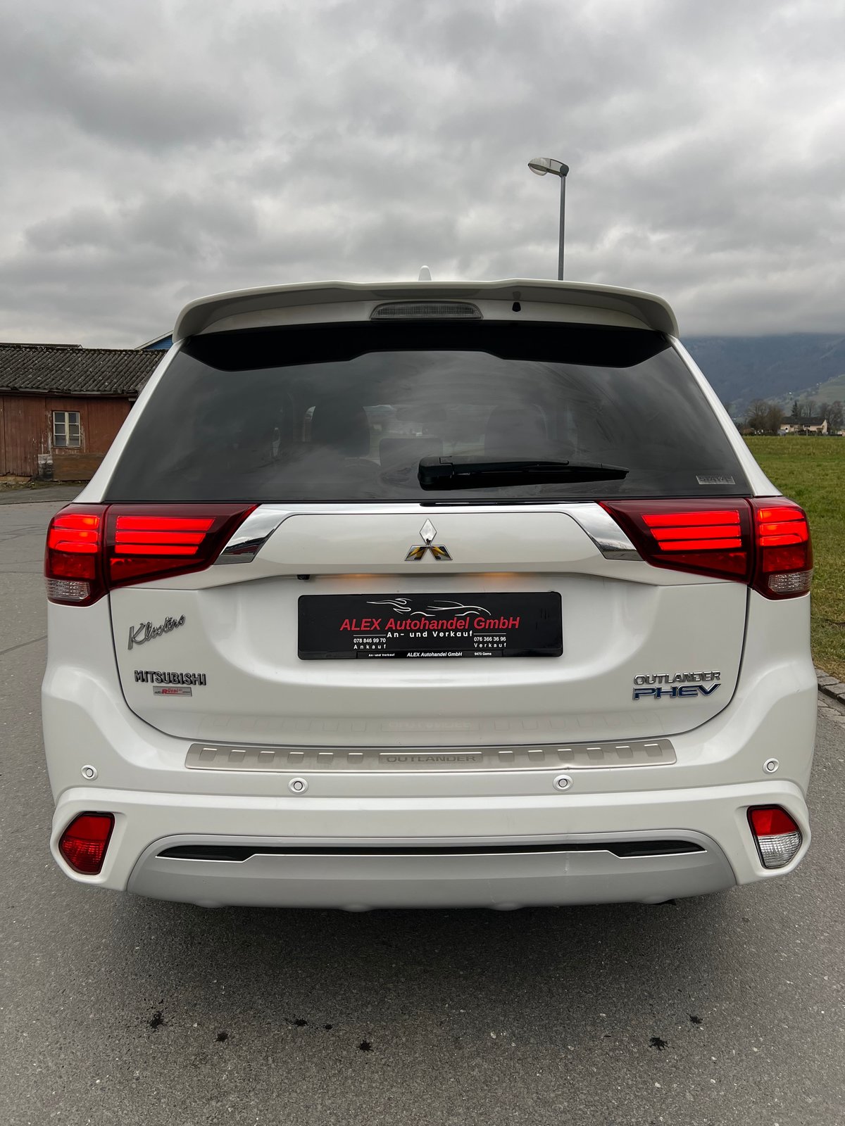 MITSUBISHI OUTLANDER 2.4 PHEV Style 4WD Automatic, Plug-in-Hybrid Petrol/Electric, Second hand / Used, Automatic - 5
