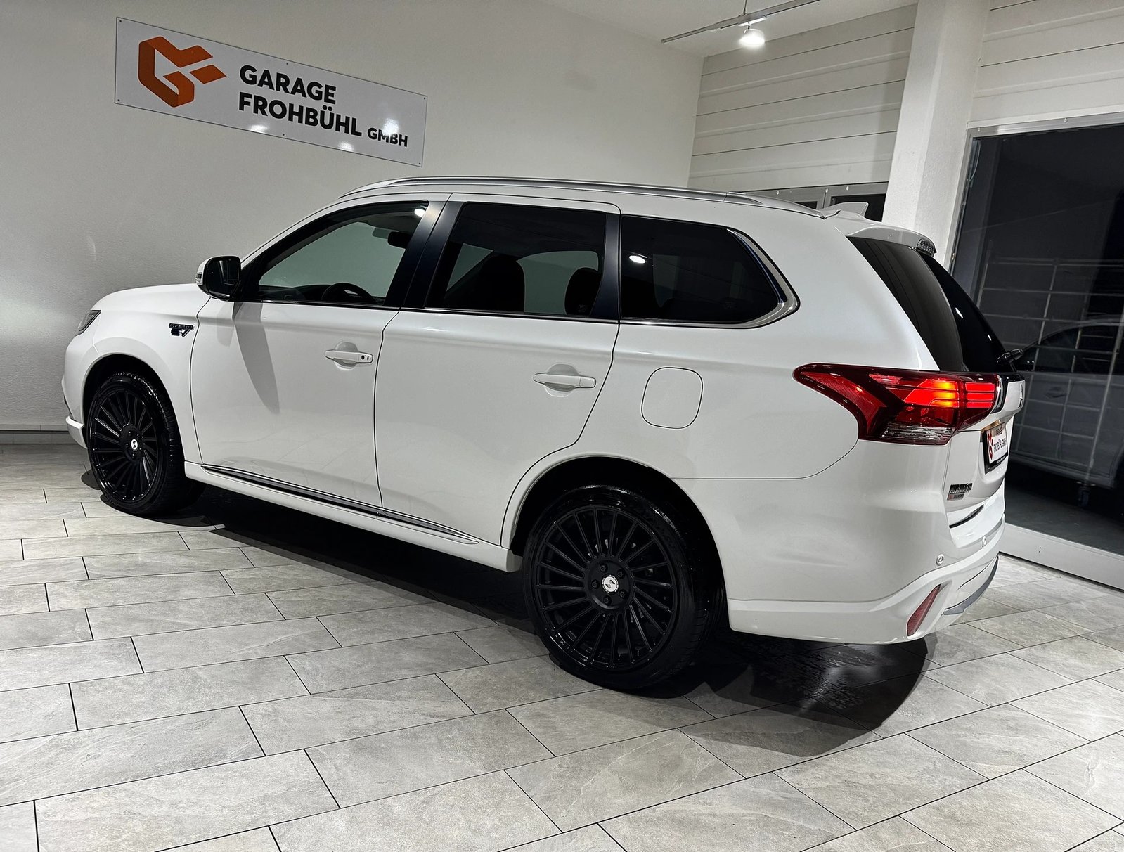 MITSUBISHI Outlander 2.0 PHEV Diamond 4WD Automatic, Plug-in-Hybrid Benzin/Elektro, Occasion / Gebraucht, Automatik - 7