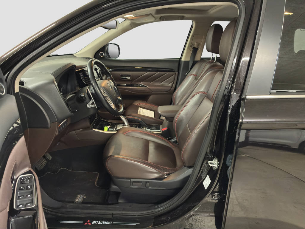 MITSUBISHI Outlander 2.0 PHEV Diamond, Hybride Rechargeable Essence/Électricité, Occasion / Utilisé, Automatique - 6