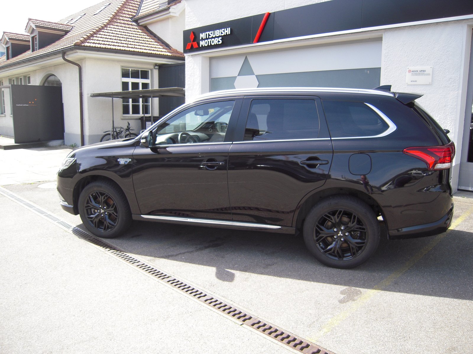 MITSUBISHI Outlander 2.4 PHEV Diamond S-Edition 4WD Automati, Plug-in-Hybrid Petrol/Electric, Second hand / Used, Automatic - 3