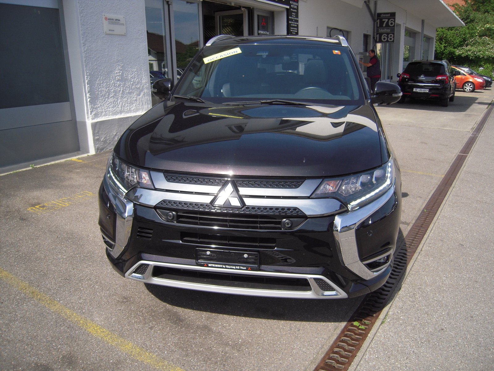 MITSUBISHI Outlander 2.4 PHEV Diamond S-Edition 4WD Automati, Plug-in-Hybrid Petrol/Electric, Second hand / Used, Automatic - 4