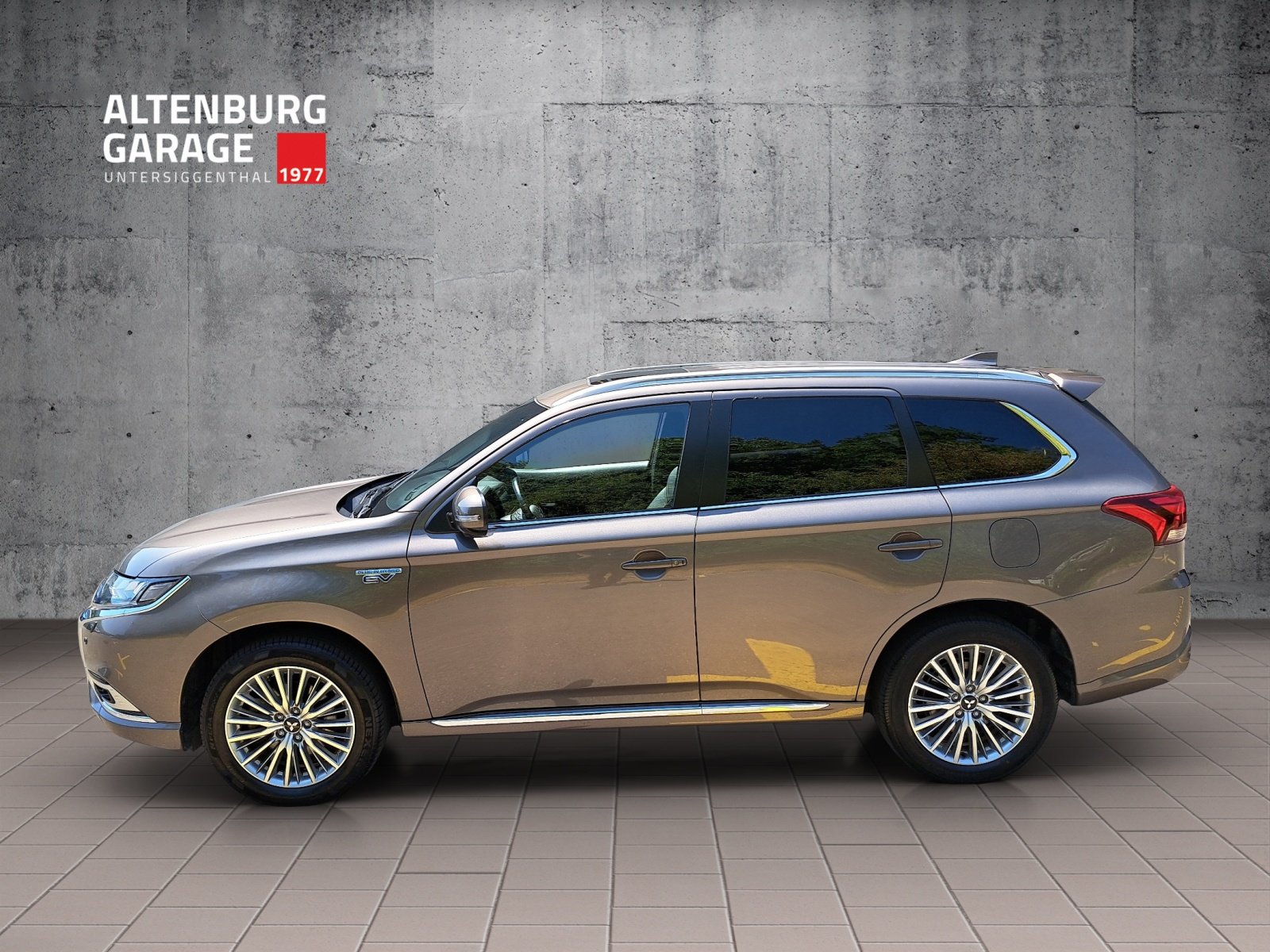 MITSUBISHI Outlander 2.4 PHEV Diamond, Plug-in-Hybrid Petrol/Electric, Second hand / Used, Automatic - 2
