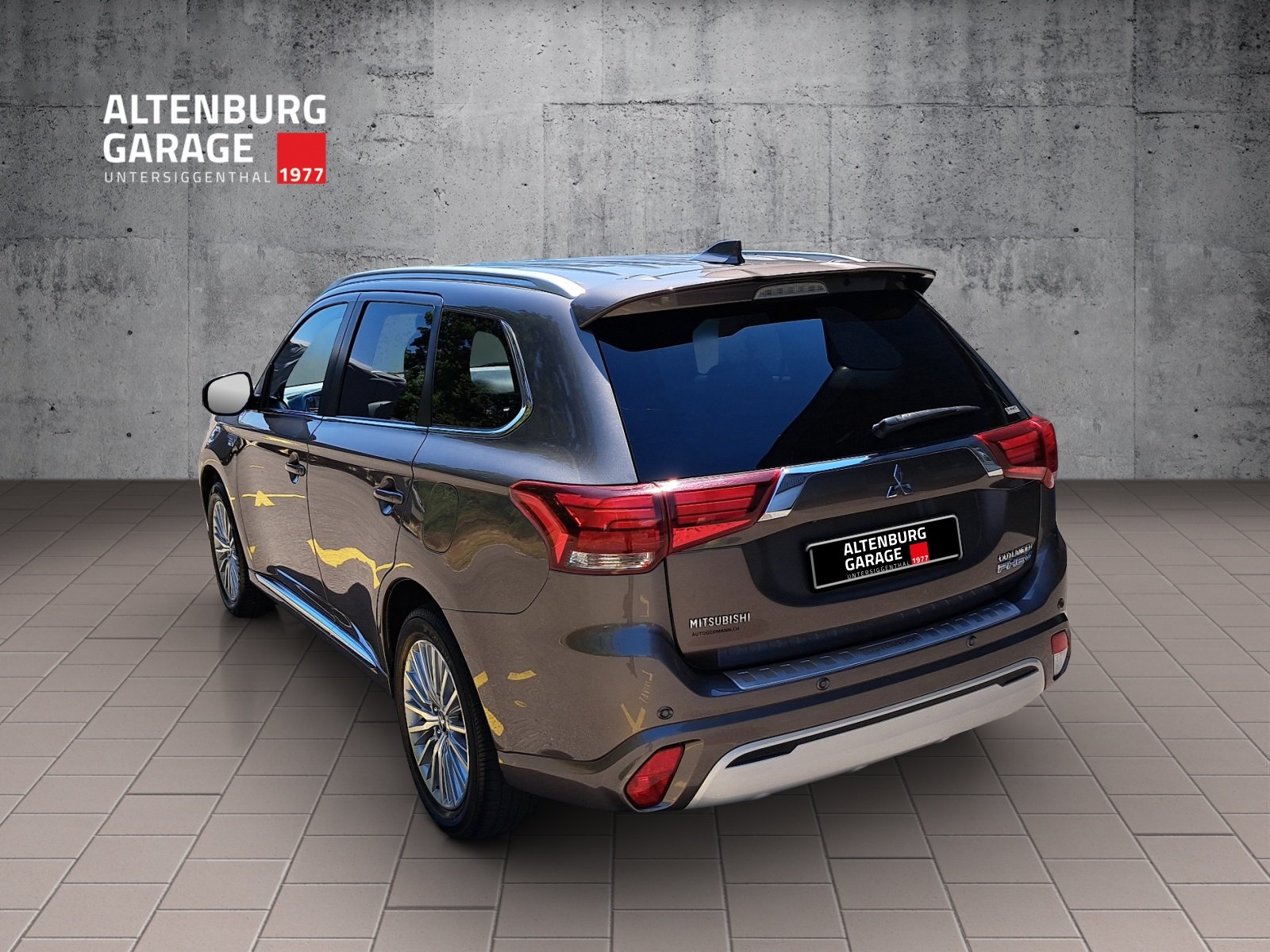 MITSUBISHI Outlander 2.4 PHEV Diamond, Plug-in-Hybrid Petrol/Electric, Second hand / Used, Automatic - 3