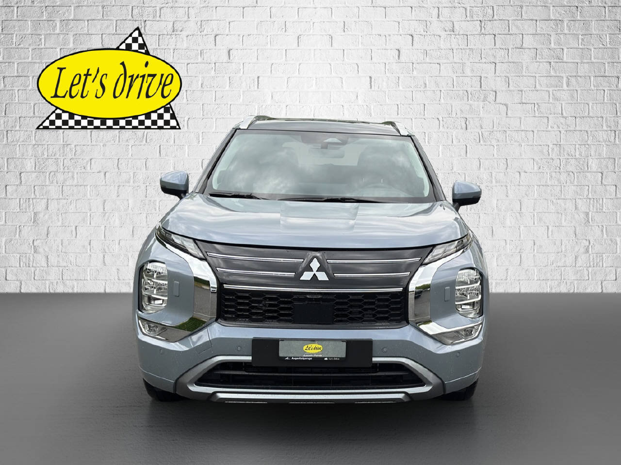 MITSUBISHI Outlander 2.4 PHEV Instyle 4x4, Plug-in-Hybrid Petrol/Electric, Second hand / Used, Automatic - 2