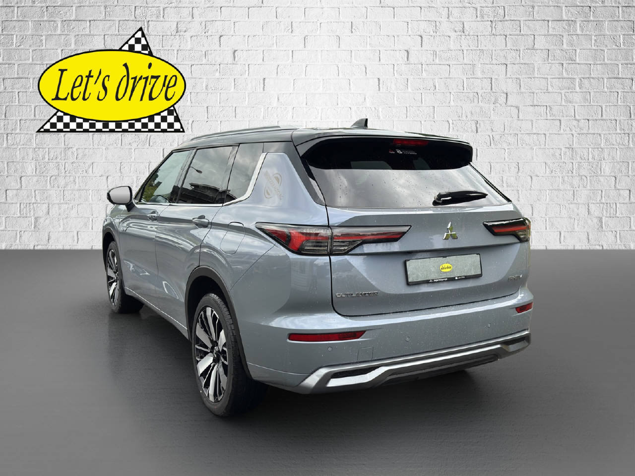 MITSUBISHI Outlander 2.4 PHEV Instyle 4x4, Plug-in-Hybrid Petrol/Electric, Second hand / Used, Automatic - 4