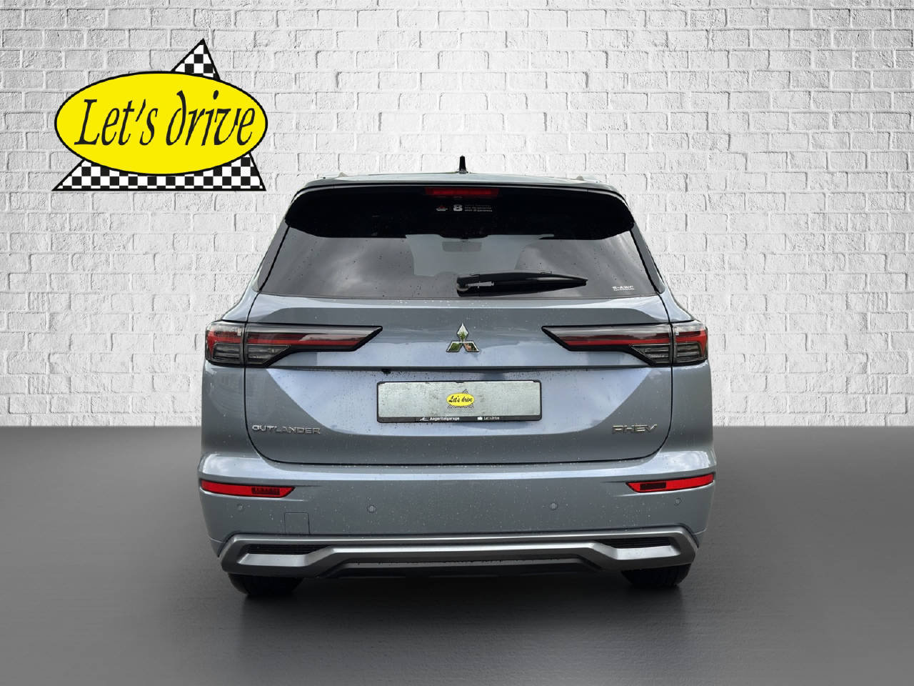 MITSUBISHI Outlander 2.4 PHEV Instyle 4x4, Plug-in-Hybrid Petrol/Electric, Second hand / Used, Automatic - 5