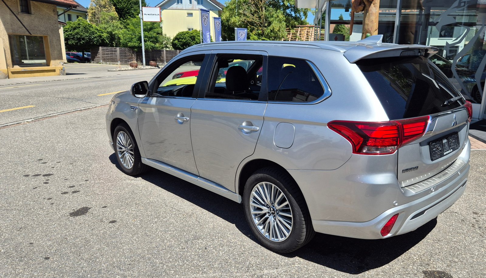 MITSUBISHI Outlander PHEV Diam. 4WD mit 1.5t AHK, Plug-in-Hybrid Benzin/Elektro, Occasion / Gebraucht, Automatik - 2