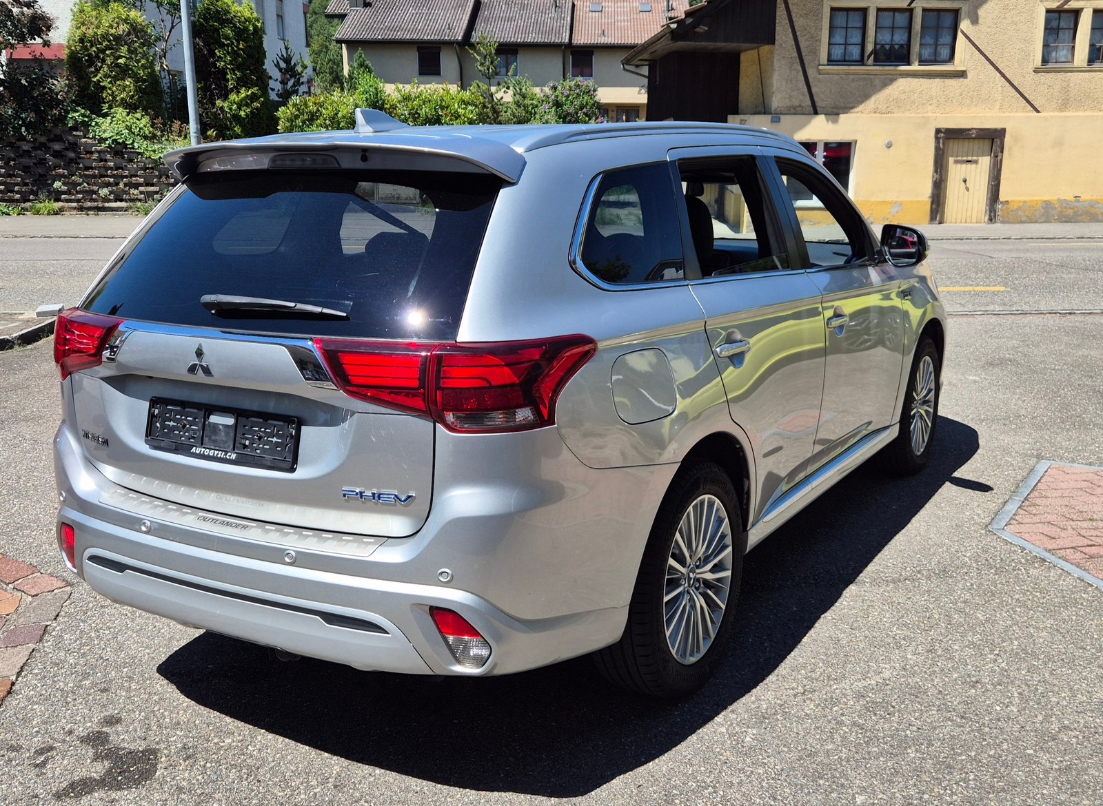 MITSUBISHI Outlander PHEV Diam. 4WD mit 1.5t AHK, Plug-in-Hybrid Benzin/Elektro, Occasion / Gebraucht, Automatik - 3