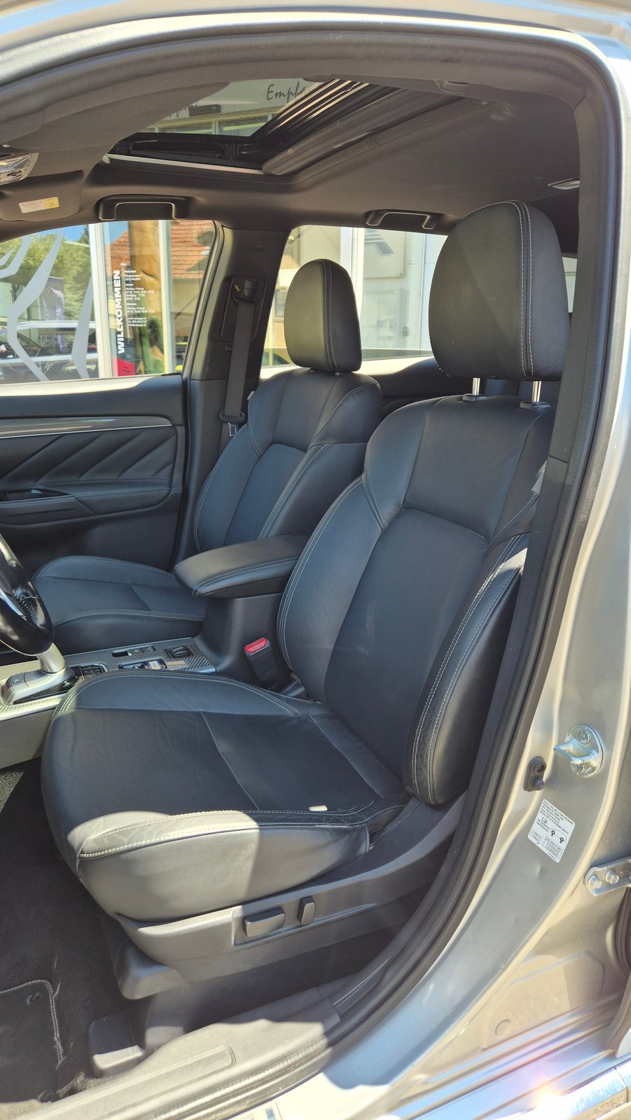 MITSUBISHI Outlander PHEV Diam. 4WD mit 1.5t AHK, Plug-in-Hybrid Benzin/Elektro, Occasion / Gebraucht, Automatik - 6
