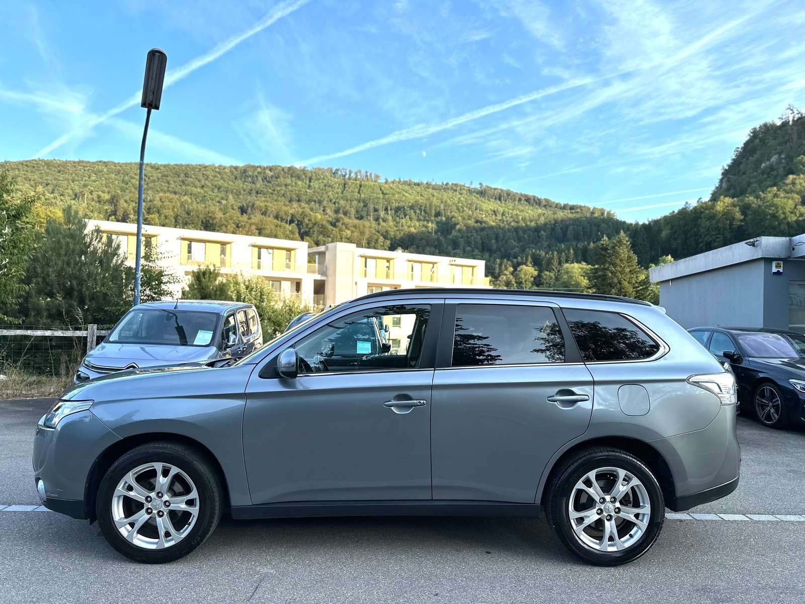 MITSUBISHI Outlander 2.0 Navigator CVT, Essence, Occasion / Utilisé, Automatique - 4