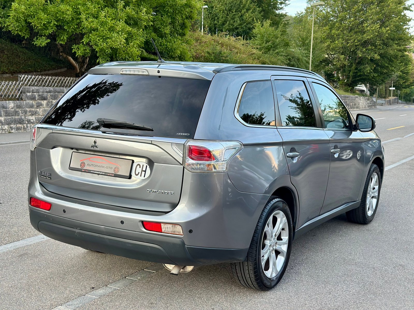 MITSUBISHI Outlander 2.0 Navigator CVT, Essence, Occasion / Utilisé, Automatique - 7