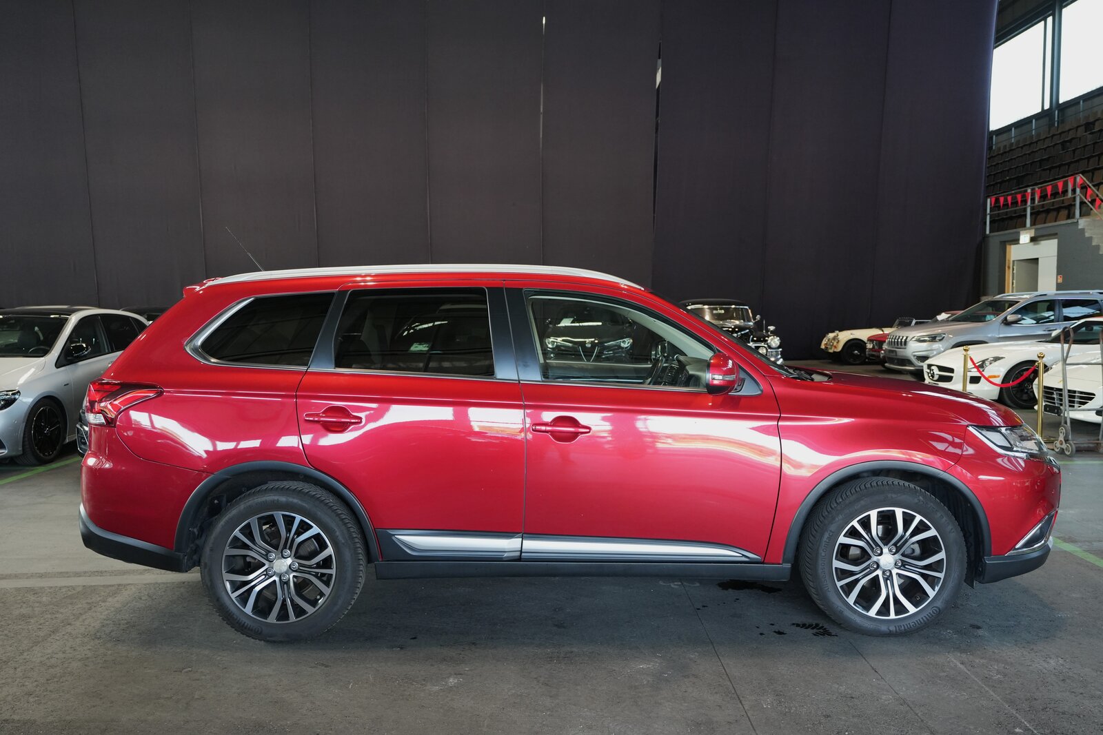 MITSUBISHI Outlander 2.0 Diamond 4WD CVT, Petrol, Second hand / Used, Automatic - 4
