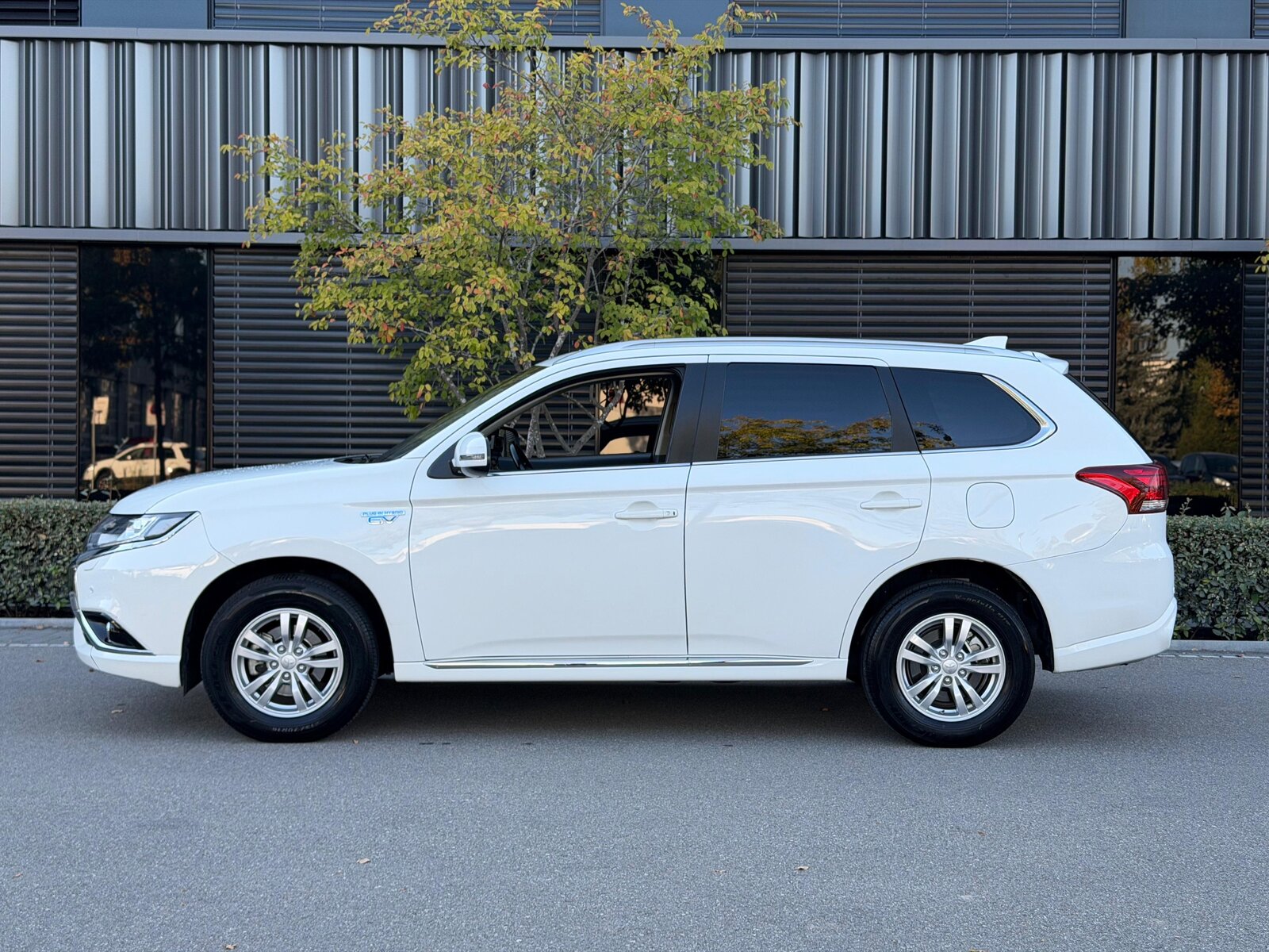MITSUBISHI Outlander 2.0 PHEV 4WD Automatic, Plug-in-Hybrid Benzin/Elektro, Occasion / Gebraucht, Automatik - 2