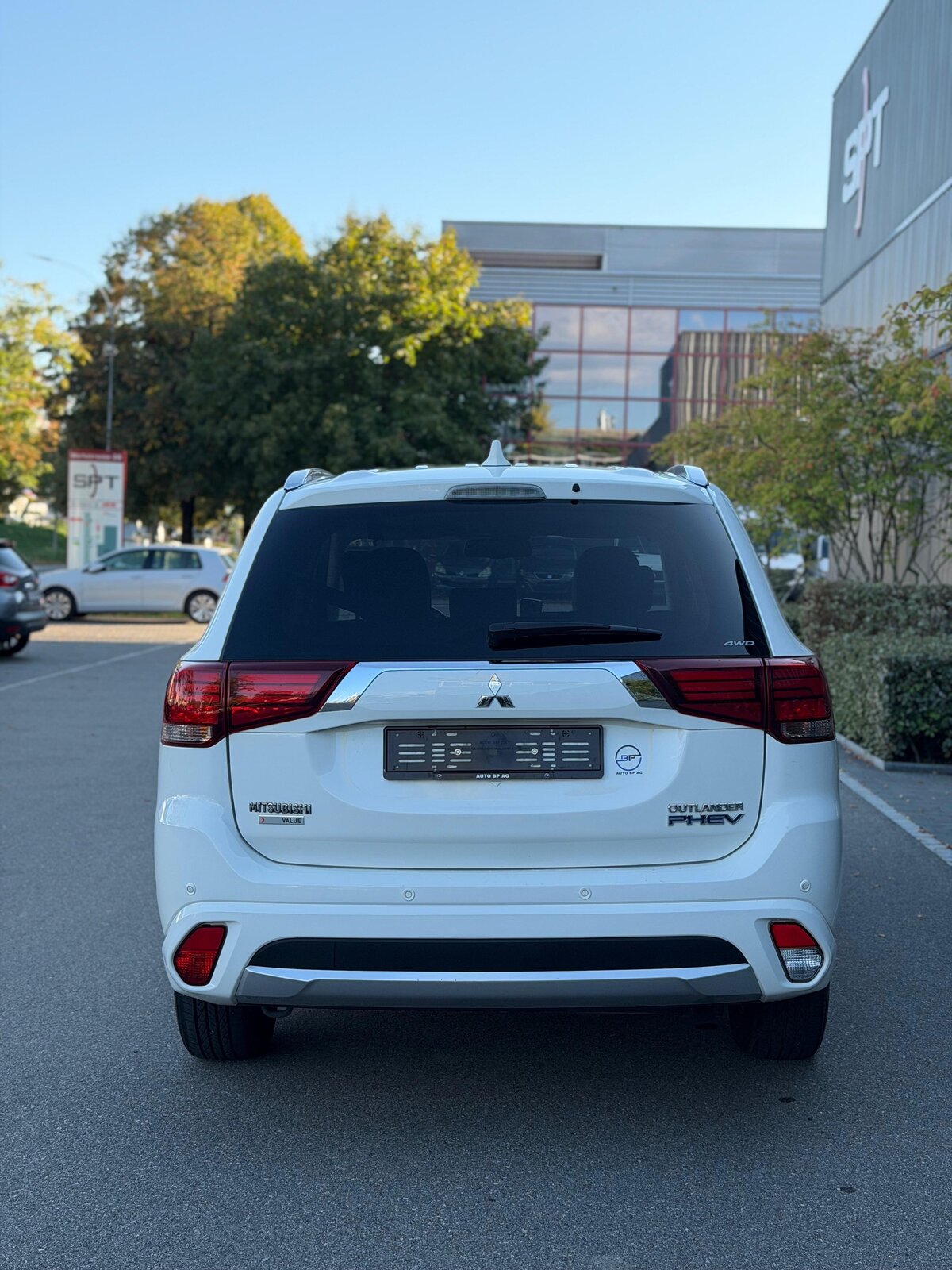 MITSUBISHI Outlander 2.0 PHEV 4WD Automatic, Plug-in-Hybrid Benzin/Elektro, Occasion / Gebraucht, Automatik - 4
