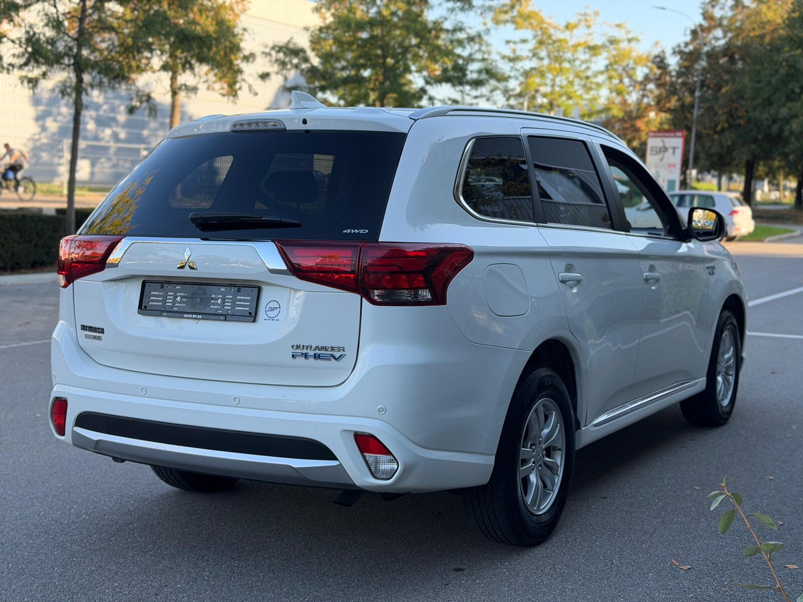 MITSUBISHI Outlander 2.0 PHEV 4WD Automatic, Plug-in-Hybrid Benzin/Elektro, Occasion / Gebraucht, Automatik - 5