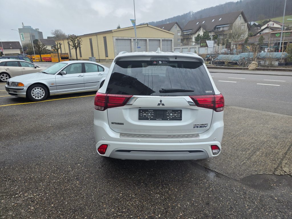 MITSUBISHI OUTLANDER 2.4 PHEV Diamond, Hybride Rechargeable Essence/Électricité, Occasion / Utilisé, Automatique - 4