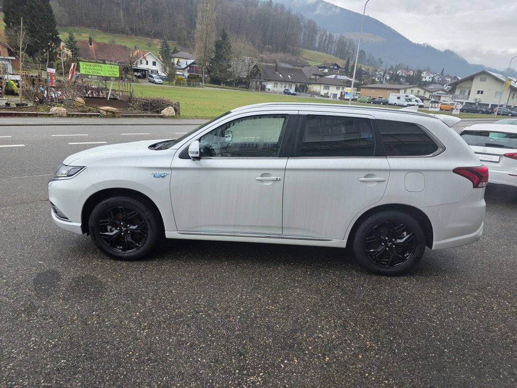 MITSUBISHI OUTLANDER 2.4 PHEV Diamond, Hybride Rechargeable Essence/Électricité, Occasion / Utilisé, Automatique - 2