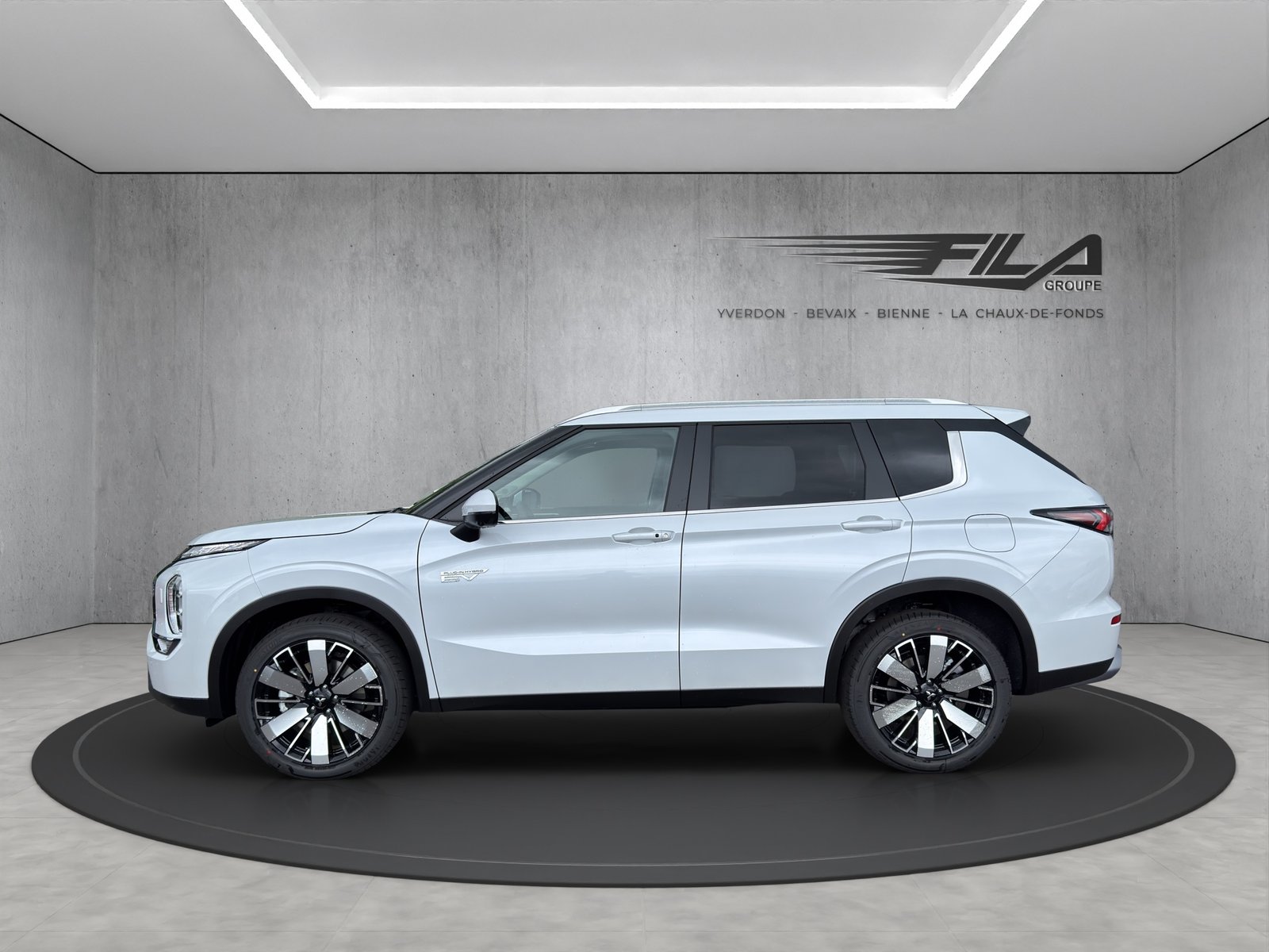 MITSUBISHI OUTLANDER 2.4 PHEV Intense 4x4, Plug-in-Hybrid Benzina/Elettrica, Auto dimostrativa, Automatico - 3