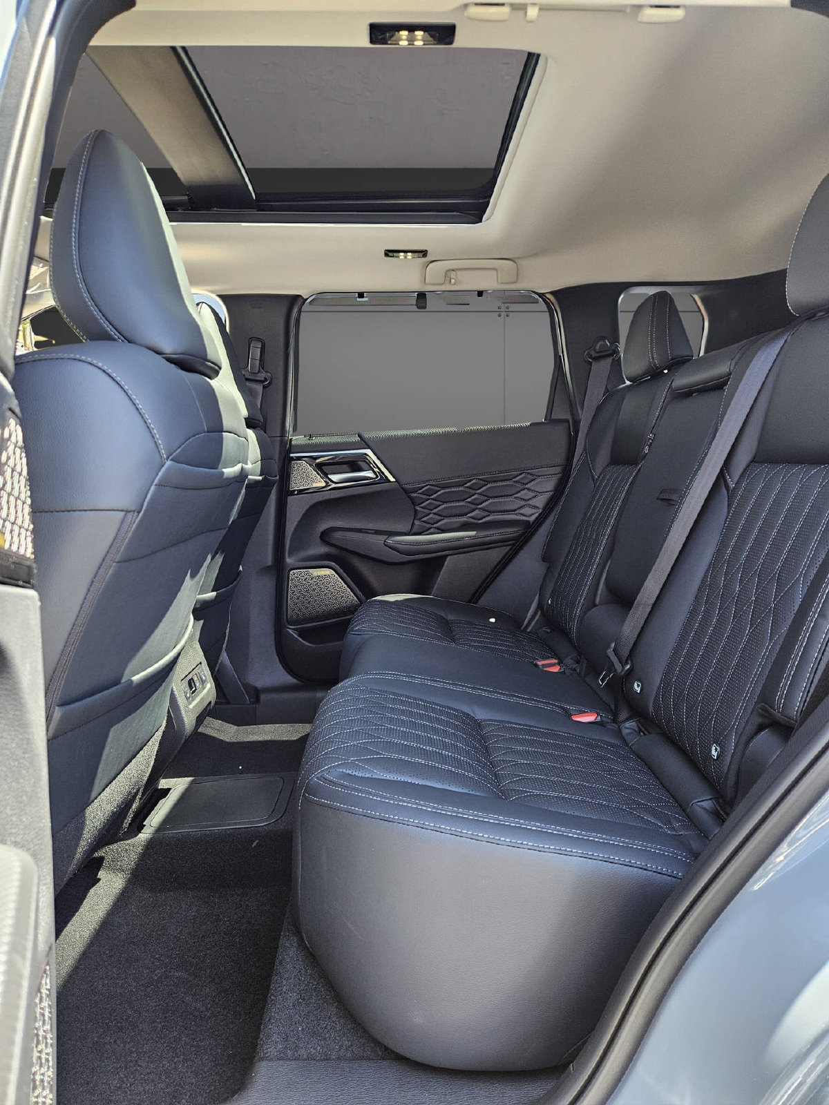 MITSUBISHI Outlander 2.4 PHEV Instyle 4x4, Hybride Rechargeable Essence/Électricité, Voiture de démonstration, Automatique - 4