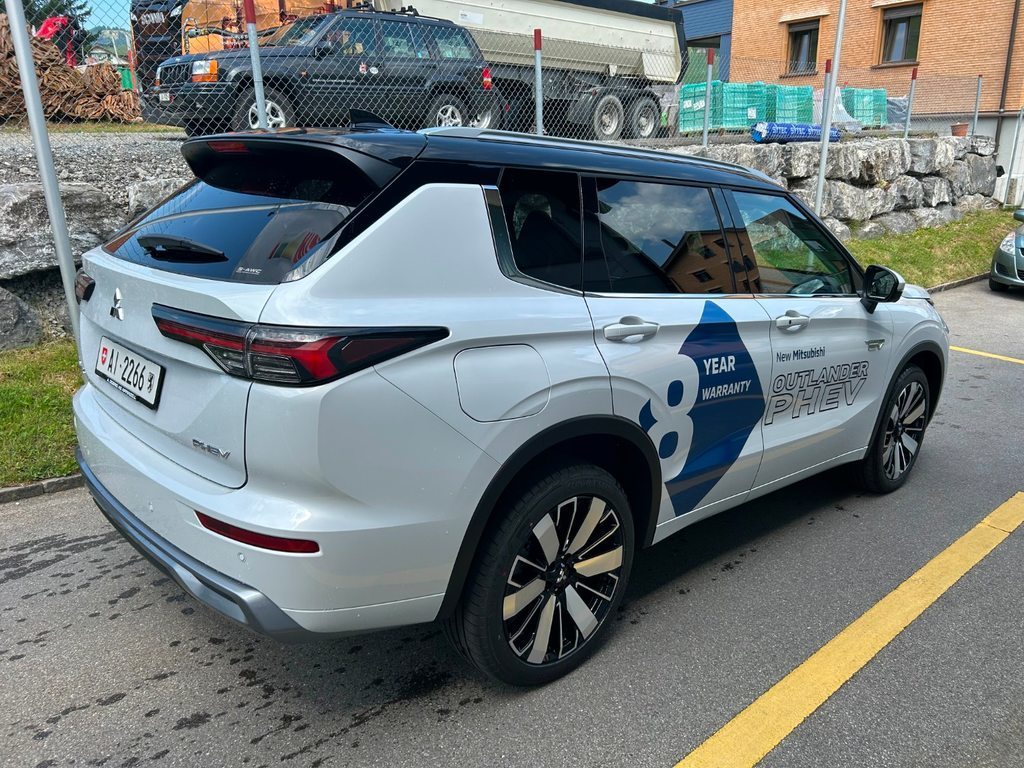 MITSUBISHI OUTLANDER 2.4 PHEV Instyle 4x4, Plug-in-Hybrid Benzin/Elektro, Vorführwagen, Automatik - 3