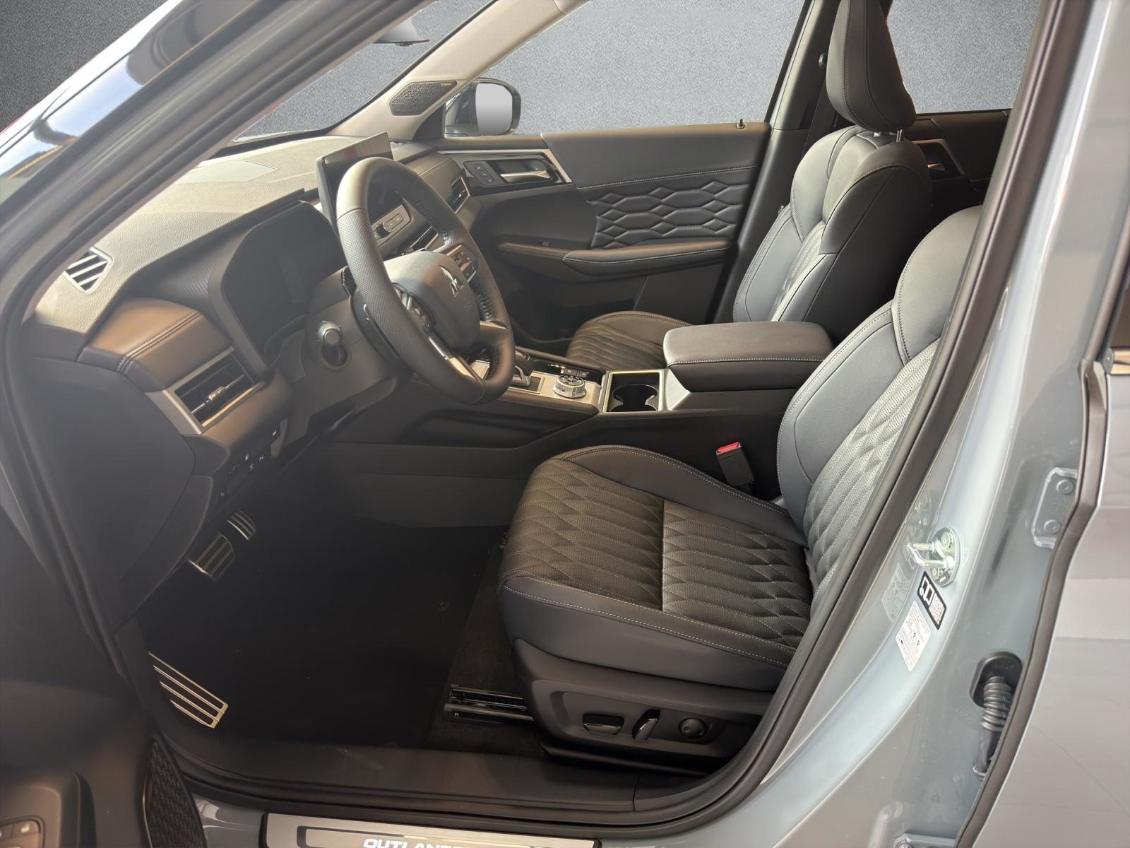 MITSUBISHI Outlander 2.4 PHEV Instyle Blackline 4x4, Hybride Rechargeable Essence/Électricité, Voiture de démonstration, Automatique - 5