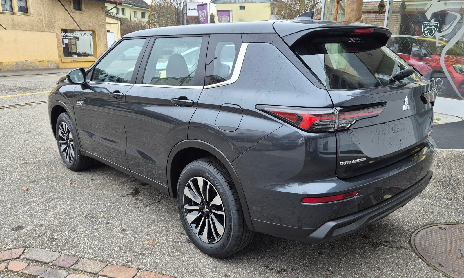MITSUBISHI Outlander 2.4 PHEV Inform Helvetia, Plug-in-Hybrid Benzina/Elettrica, Auto dimostrativa, Automatico - 2