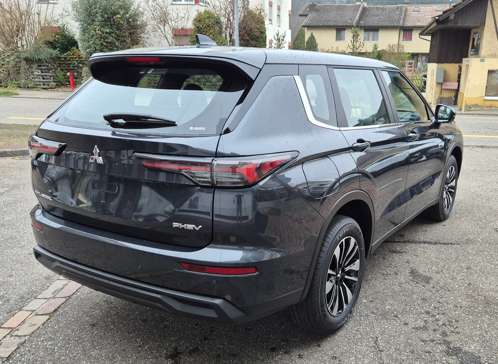 MITSUBISHI Outlander 2.4 PHEV Inform Helvetia, Plug-in-Hybrid Benzina/Elettrica, Auto dimostrativa, Automatico - 3