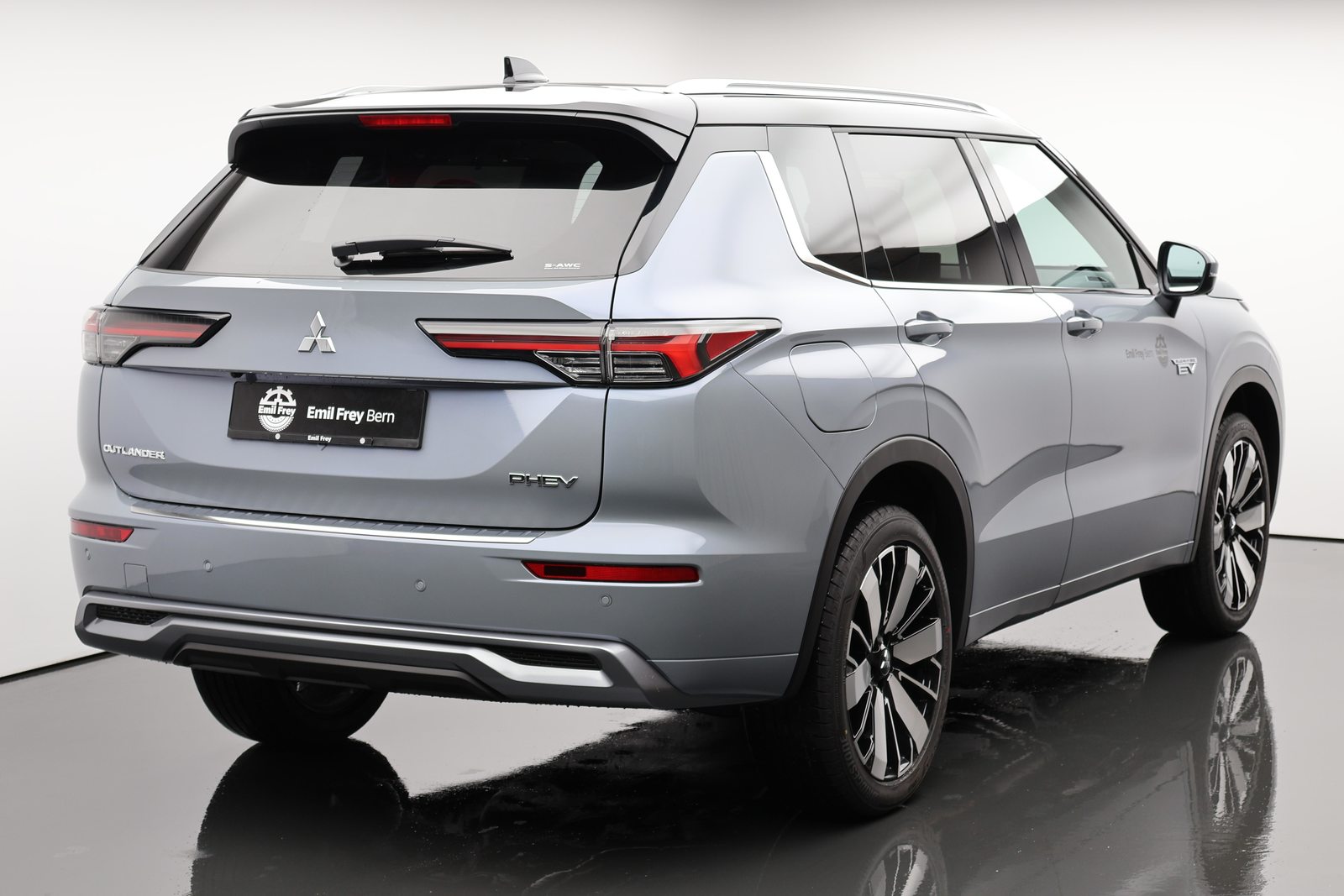 MITSUBISHI Outlander 2.4 PHEV Instyle 4x4 ab 0.8% Leasing, Plug-in-Hybrid Benzin/Elektro, Vorführwagen, Automatik - 3