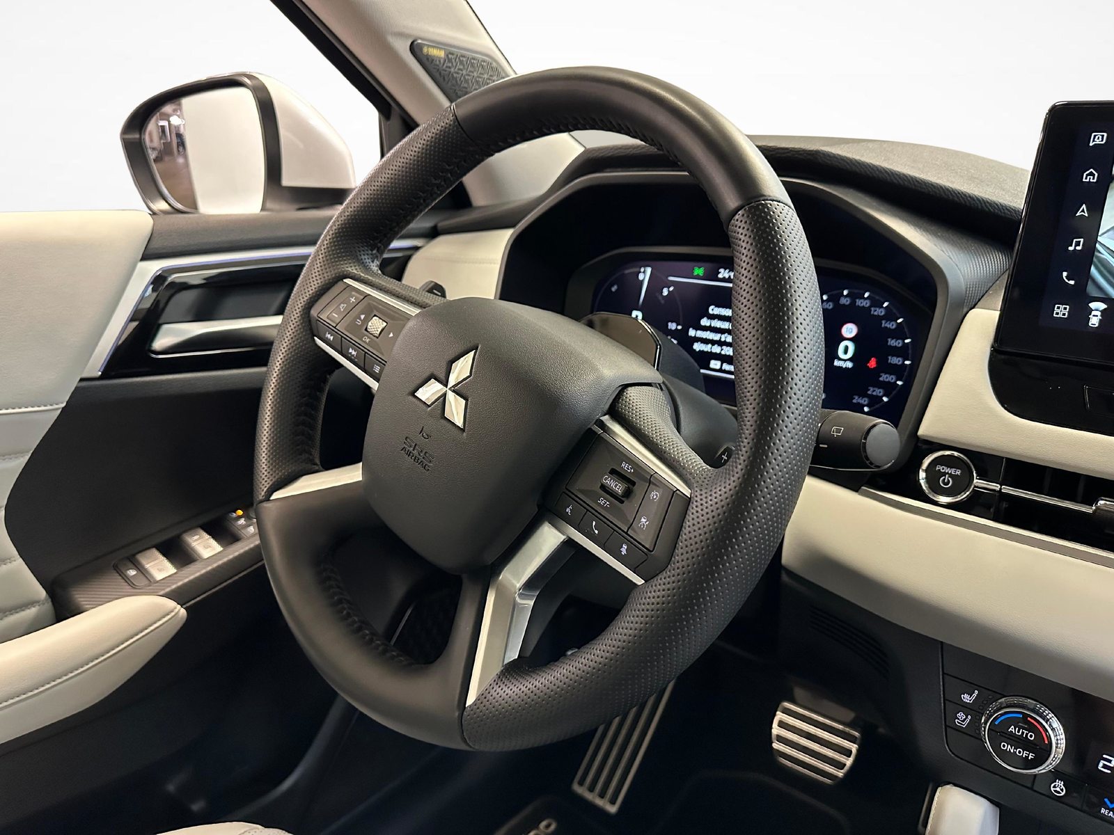 MITSUBISHI Outlander 2.4 PHEV Instyle 4x4, Hybride Rechargeable Essence/Électricité, Voiture de démonstration, Automatique - 7