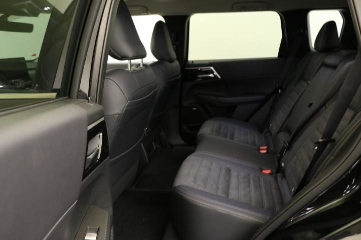MITSUBISHI Outlander 2.4 PHEV Invite 4x4, Plug-in-Hybrid Benzina/Elettrica, Auto dimostrativa, Automatico - 5