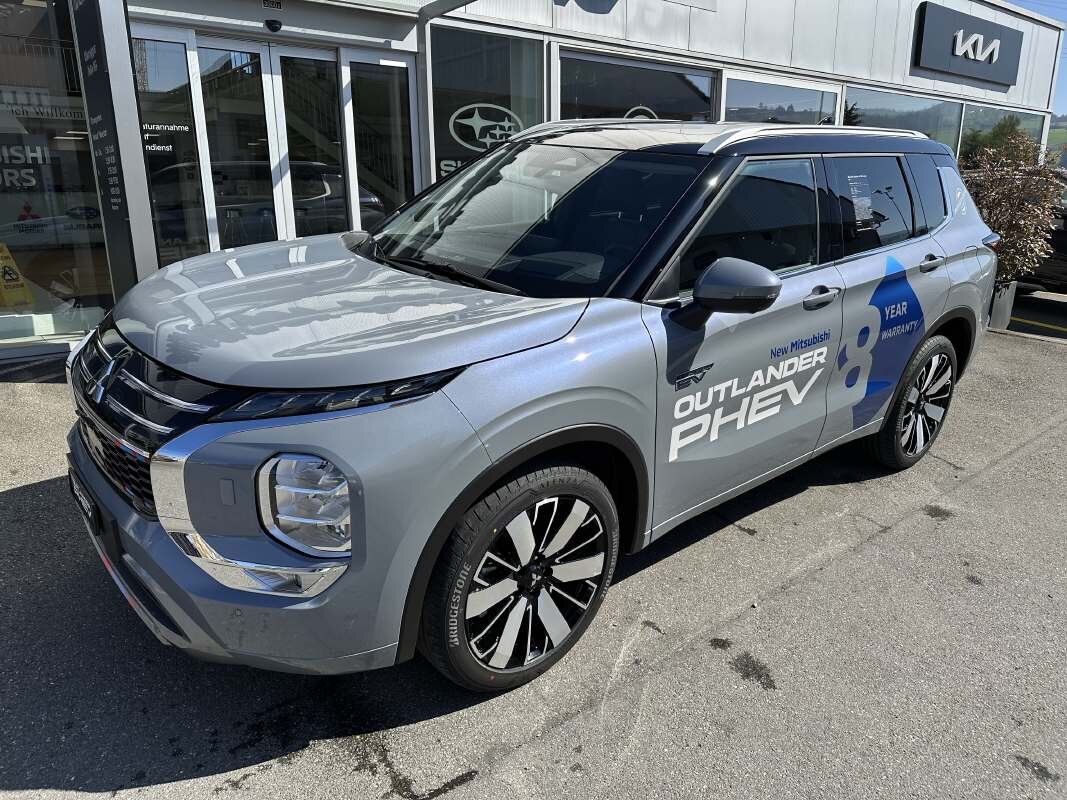 MITSUBISHI Outlander 2.4 PHEV Instyle 4x4, Plug-in-Hybrid Benzin/Elektro, Vorführwagen, Automatik - 2