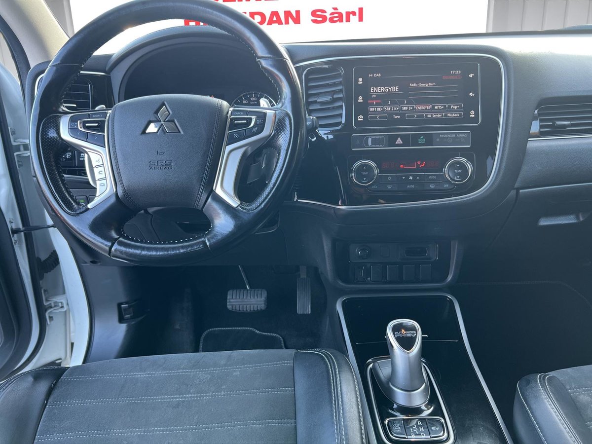 MITSUBISHI Outlander 2.4 PHEV Diamond 4WD Automatic, Plug-in-Hybrid Petrol/Electric, Second hand / Used, Automatic - 7