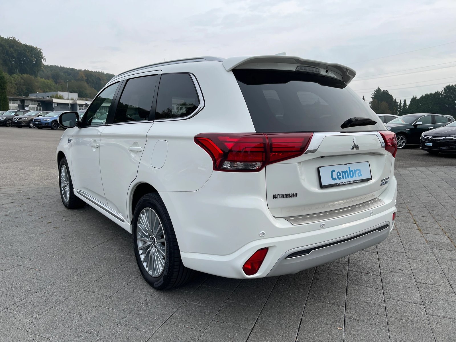 MITSUBISHI Outlander 2.4 PHEV Diamond 4WD Automatic, Plug-in-Hybrid Petrol/Electric, Second hand / Used, Automatic - 3